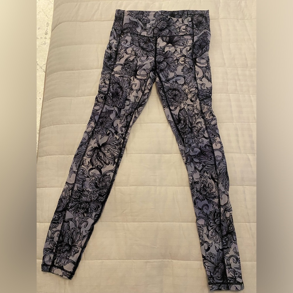Lululemon speed up tight size 6